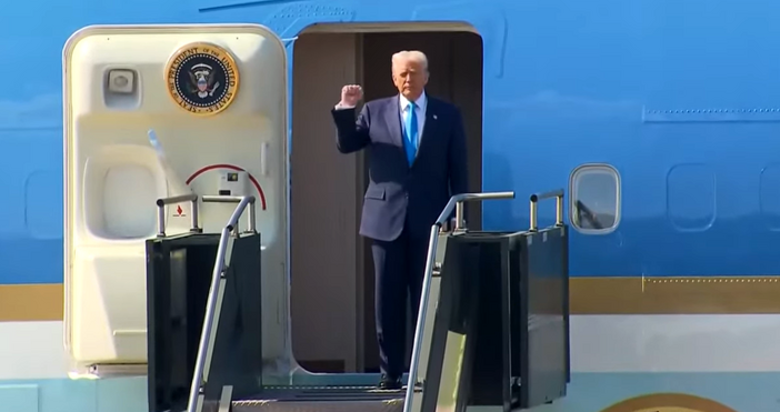 Президентът на САЩ Доналд Тръмп кацна в Южна Корея –