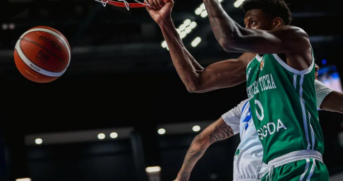 Варненските баскетболисти изнесоха лекция в столицата Черно море Тича надигра Левски