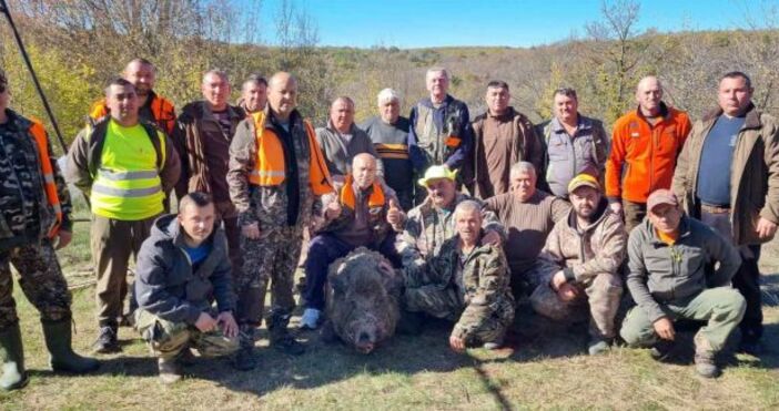 Няколко седмици след началото на ловния сезон за едър дивеч