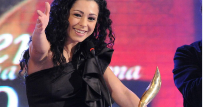 Една от най обичаните български актриси днес става на 50 Елена Петрова е българска актриса Родена