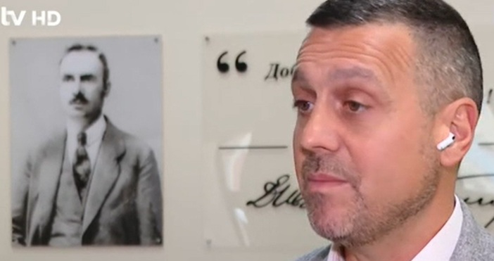 Аз бия българската камбана за това че тази шарения няма