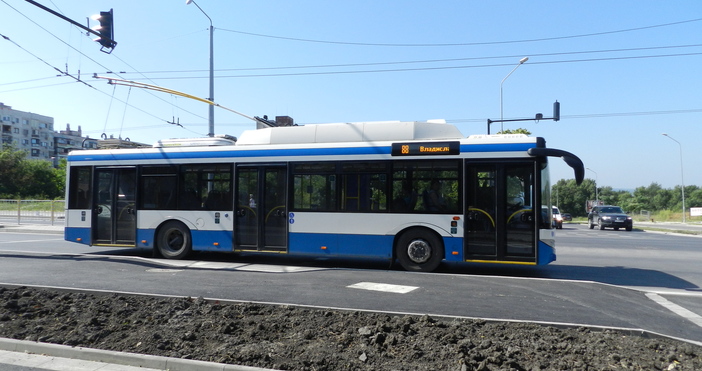 Водачите на автобусите и тролейбусите във Варна също ще могат