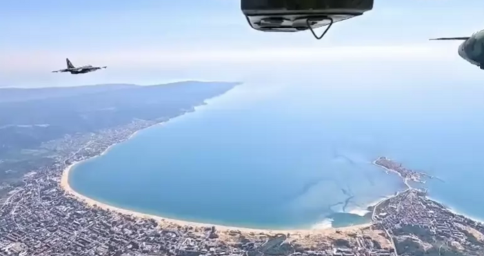 Изтребители бомбардировачи Су 25 от авиобазата в Безмер на българските Военновъздушни сили