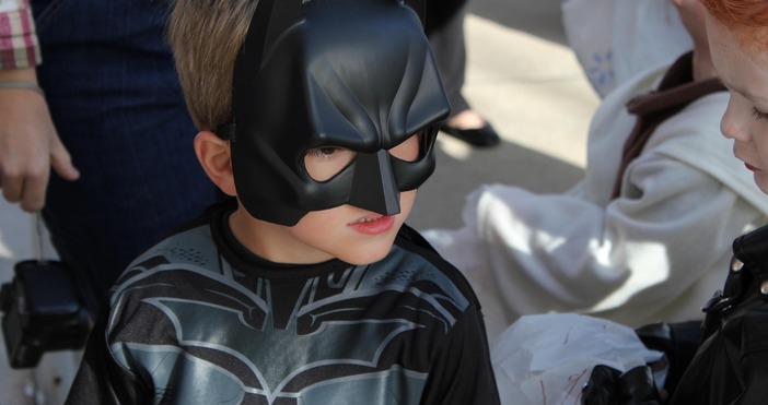 Снимки Основните рискове пред потребителите при покупката на костюми декорации