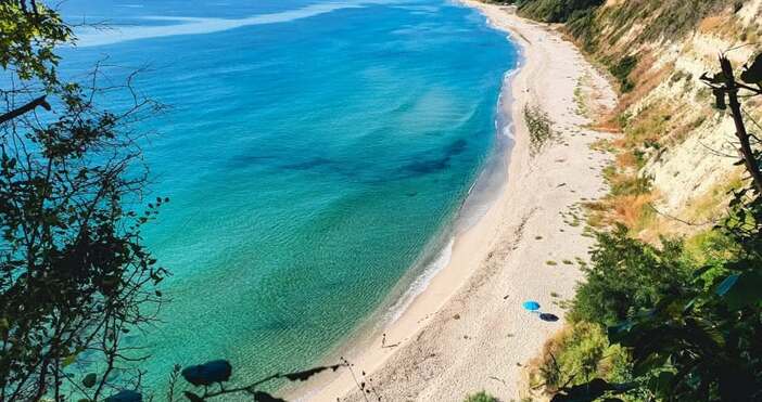 Плажът около хижа Черноморец отново ще бъде почистен на 1