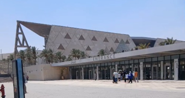 стоп кадър ЮтубПрезидентът Абдел Фатах ас Сиси откри днес Големия