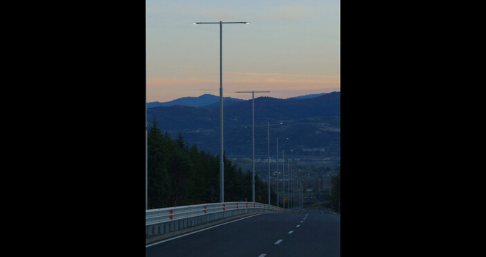 Премиерът Росен Желязков откри обновения участък от път Е 79 между