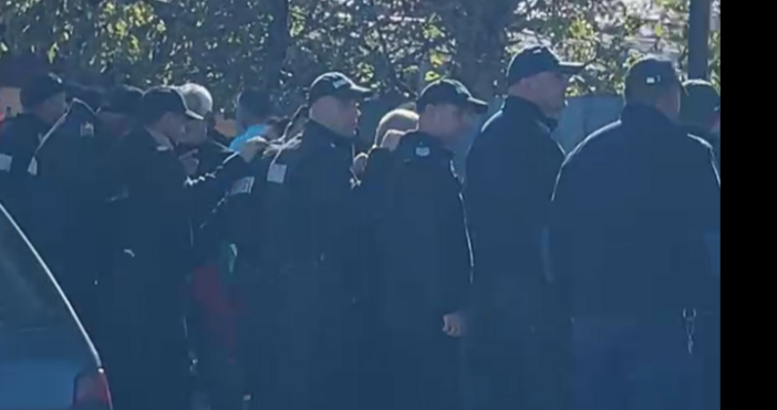 Напрежението на протеста край Хаинбоаз ескалира след като протестиращите не