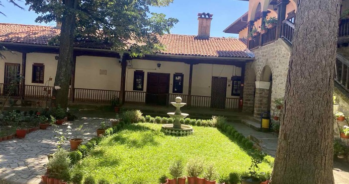 Свята обител в която оживяват вярата просветата и възрожденският дух