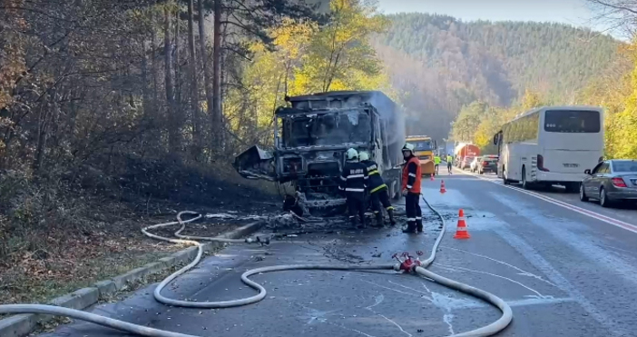 Камион се запали на Прохода на републиката в посока Стара