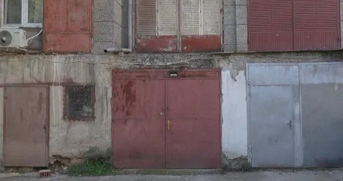 Снимки показващи гаражи във въздуха на втори етаж се превърнаха