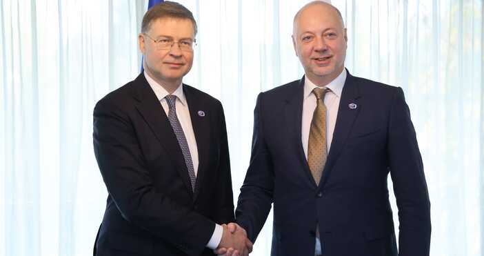 Всички системи в България са готови да работят с еврото