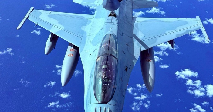 Четири изтребителя са били вдигнати от летища в Румъния през