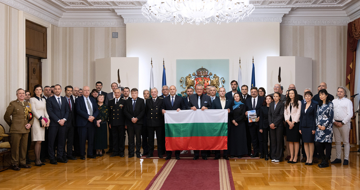 Изследователите на Антарктида сред които са и българските учени там