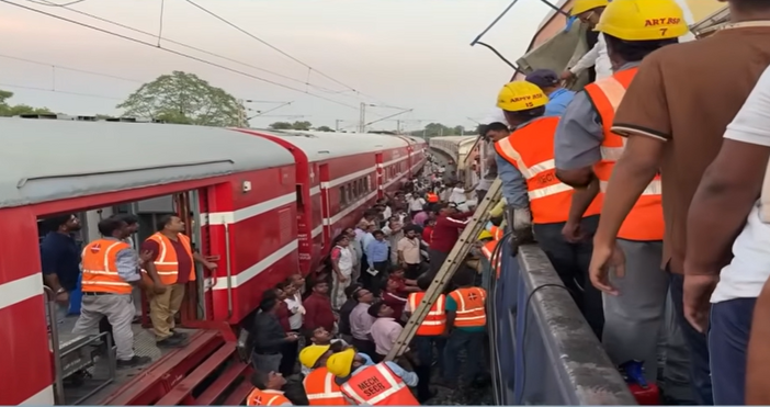 Кадри YoutubeНай малко четирима души са загинали а много други са