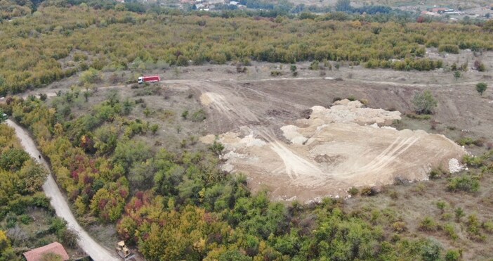 Незаконно строително сметище в местност Лозите край Варна притеснява жителите