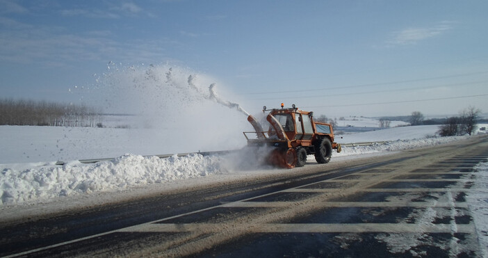 Зимното поддържане на републиканската пътна мрежа във Варненска област е