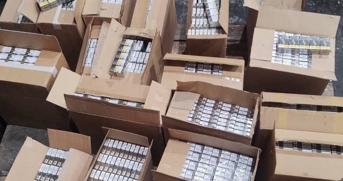 Снимки Агенция Митници Служителите на Митнически пункт Лесово задържаха 122 200