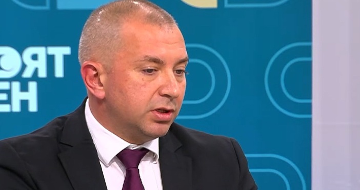 В момента ситуацията с администрацията и частния сектор е много