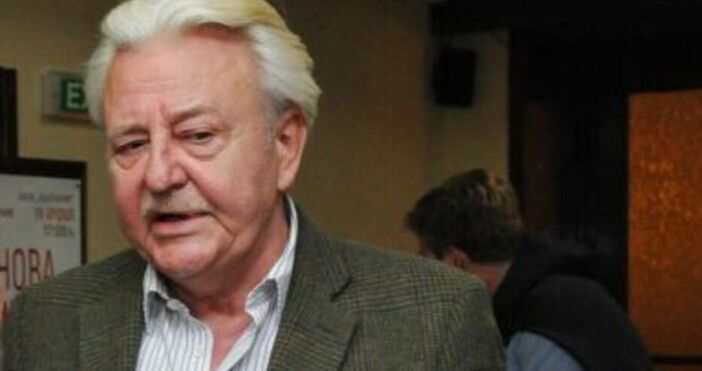 Асен Йорданов Агов е български политик от Съюза на демократичните сили по късно от Демократи за силна