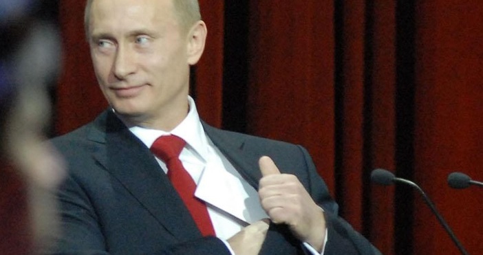 архивНай малко 24 роднини на руския президент Владимир Путин са