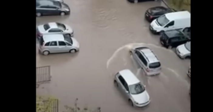 Силен дъжд започнал около 6 00 часа тази сутрин предизвика наводнения