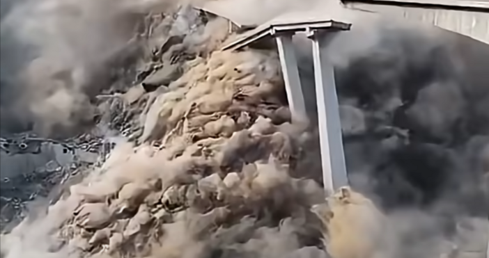 Част от наскоро открит мост се срути днес в югозападната китайска провинция