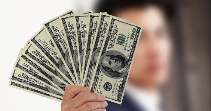 Диамантът Син Мелън с тегло почти 10 карата беше продаден