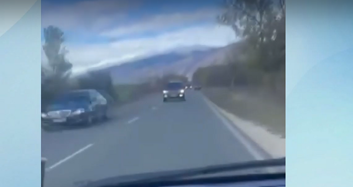 Автомобилите на специален режим на НСО охранявали ливанския президент Аун