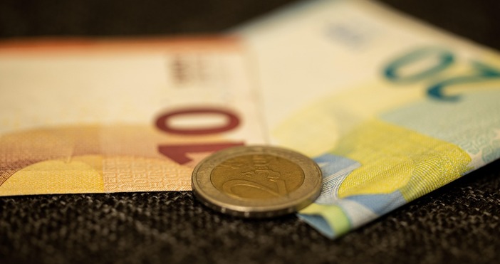 Средните годишни заплати в Европейския съюз продължават да растат макар