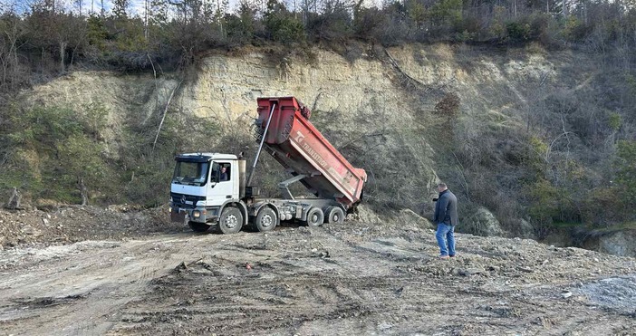 Снимки Възраждане Народният представител от   Възраждане инж Коста Стоянов отправи официален