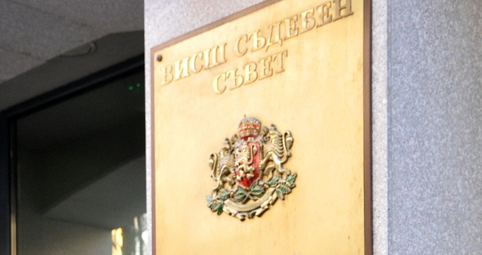 До една основна заплата плюс възнаграждението за ранг ще получат