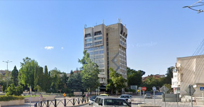 Емблематичният някога бар Панорама в Горна Оряховица се продава от