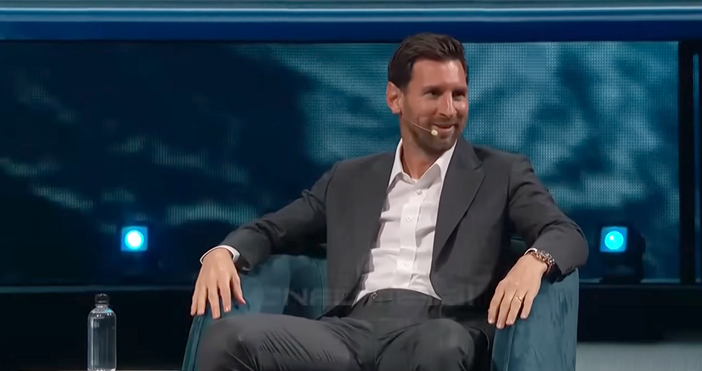 Аржентинският нападател Лионел Меси заслужава собствена статуя на реновирания стадион