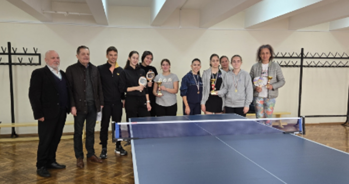 16 студенти от три варненски университет МУ ИУ ТУ взеха