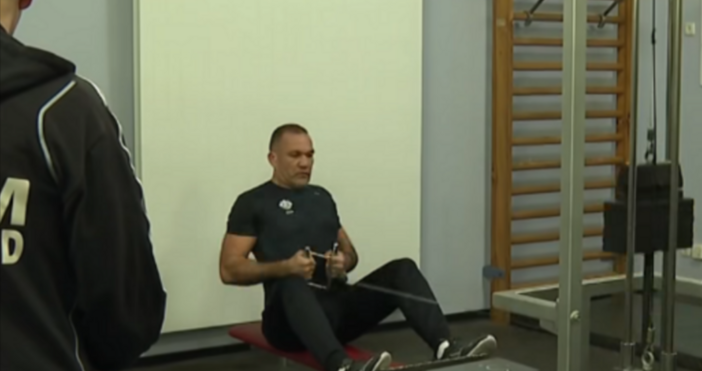 Голямата боксова звезда на България Кубрат Пулев се подготвя за 36 ия си