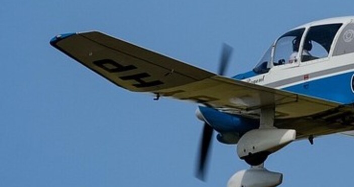 Малък спортен самолет е катастрофирал вчера близо до летището Биково