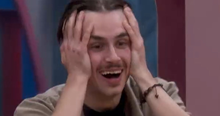 Той прекрачи прага на Къщата като немеца който меси хляб