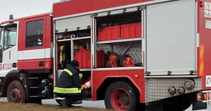 Две момчета и две момичета на възраст между 12 и