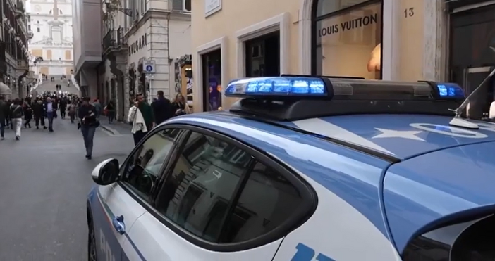 Група маскирани бандити обра магазина на Луи Вюитон на престижната