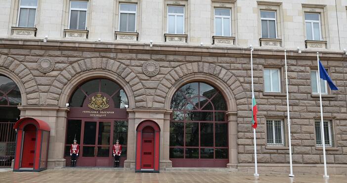 Трима военнослужещи ще получат Почетния знак на президента за принос