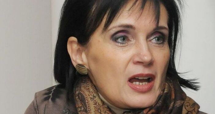 Светла Петрова е български журналист телевизионен и радио водещ С професионален опит в БНР вестник