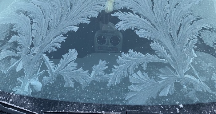 Зимната сутрин обикновена започва с неприятен ритуал – борбата със