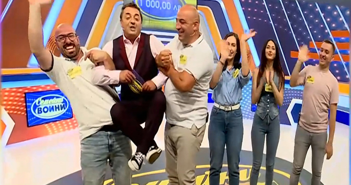 Мая Иванова Кадър Нова ТВКато бебе бе вдигнат водещият на