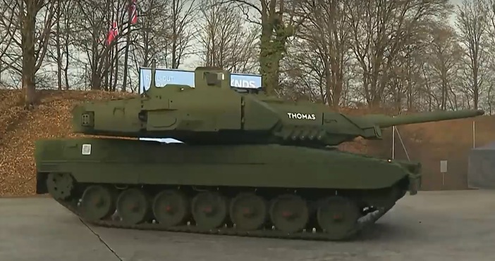 стопкадър Нова твМинистърът на отбраната на Германия Борис Писториус присъства