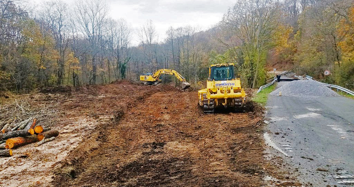 Започна изграждането на временен път брод който ще възстанови