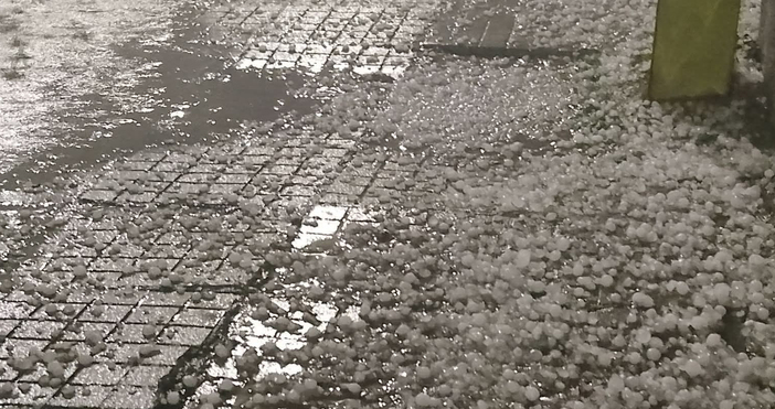 Проливен дъжд с градушка валя в Петрич Пороят наводни мазе