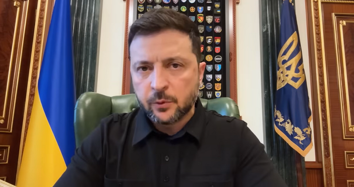 Президентът на Украйна Володимир Зеленски заяви че страната преминава през