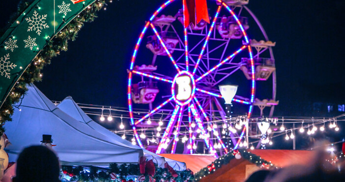 Най големият коледен базар в София отвори врати в петък вечерта