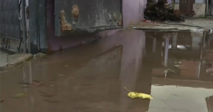 Силна буря и пороен дъжд в Благоевградско нанесоха щети на